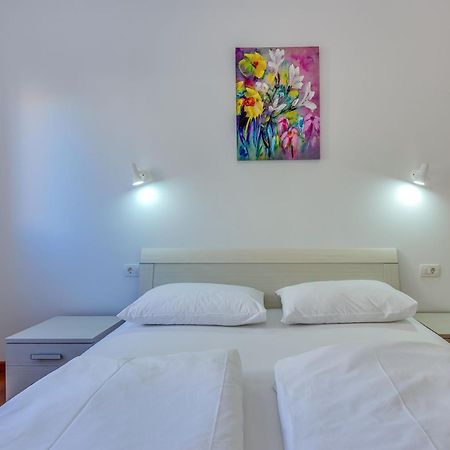 Apartments Host Barbat na Rabu Екстер'єр фото
