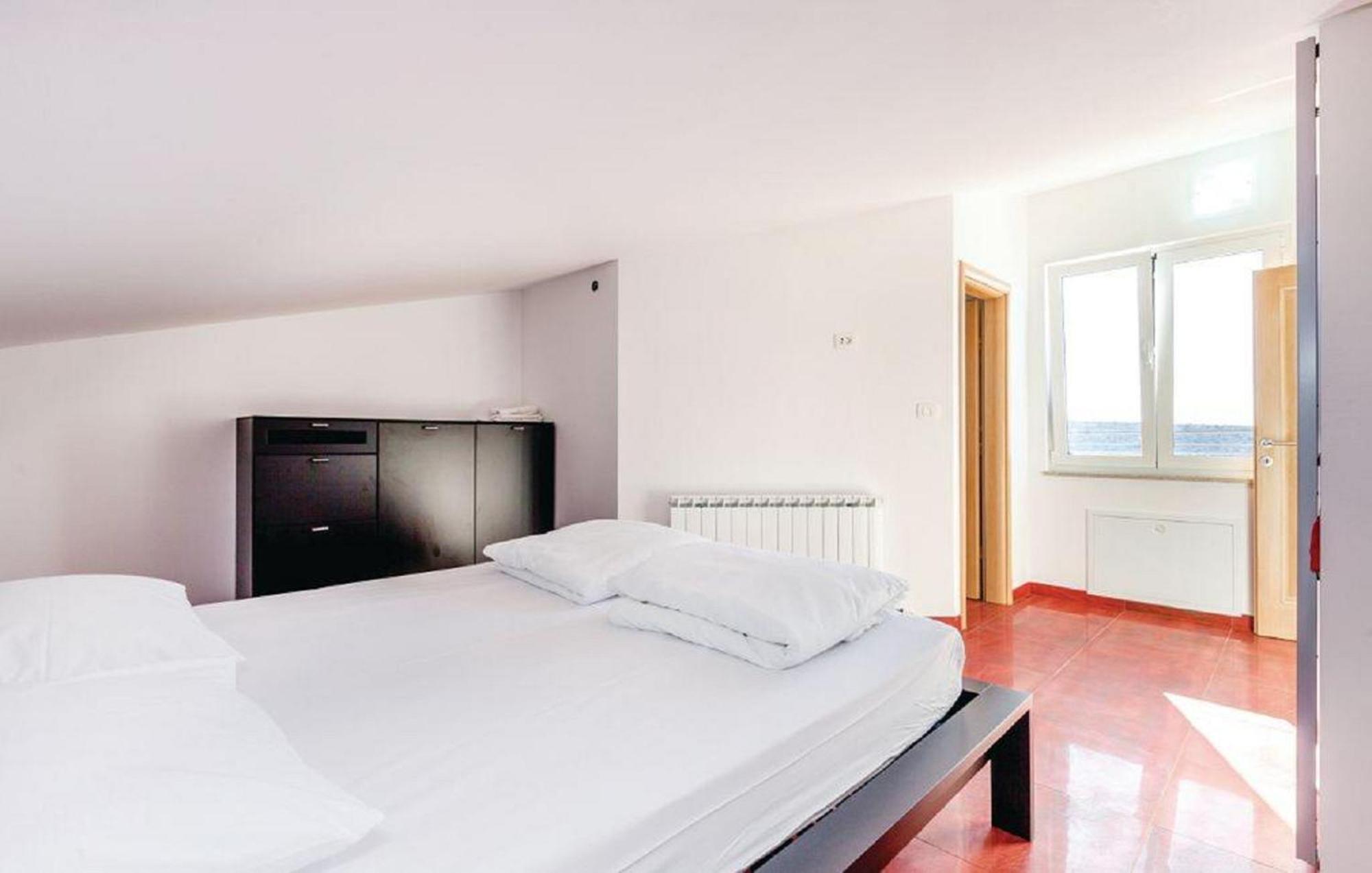 Apartments Host Barbat na Rabu Екстер'єр фото