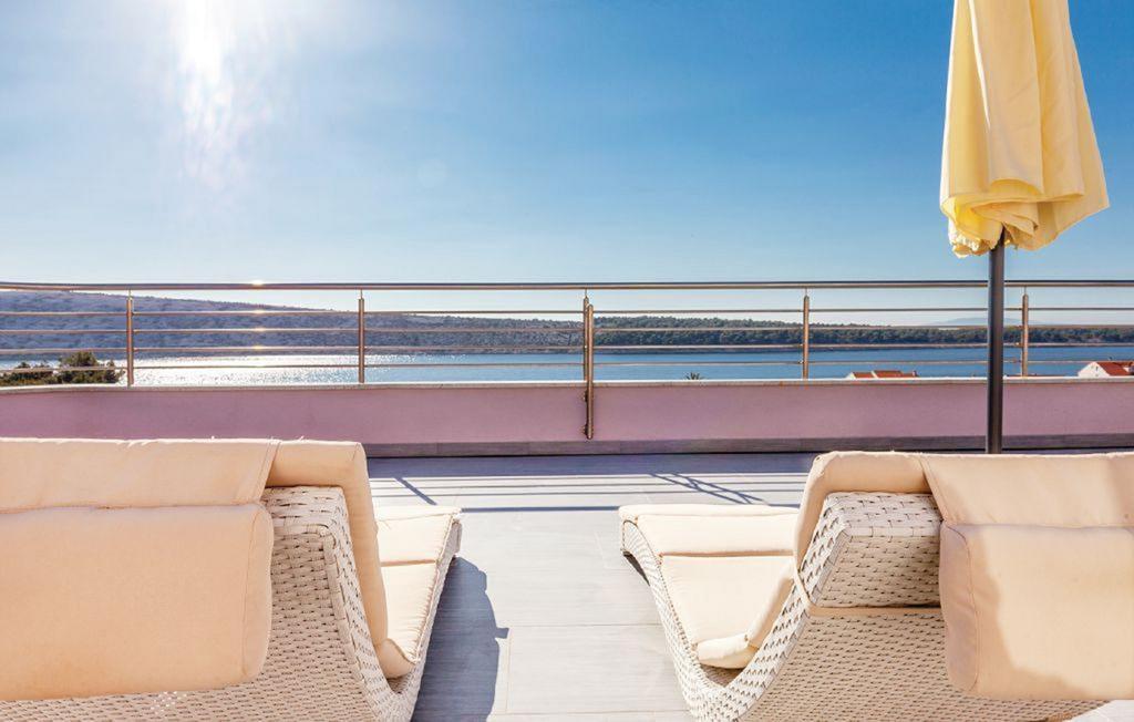 Apartments Host Barbat na Rabu Екстер'єр фото