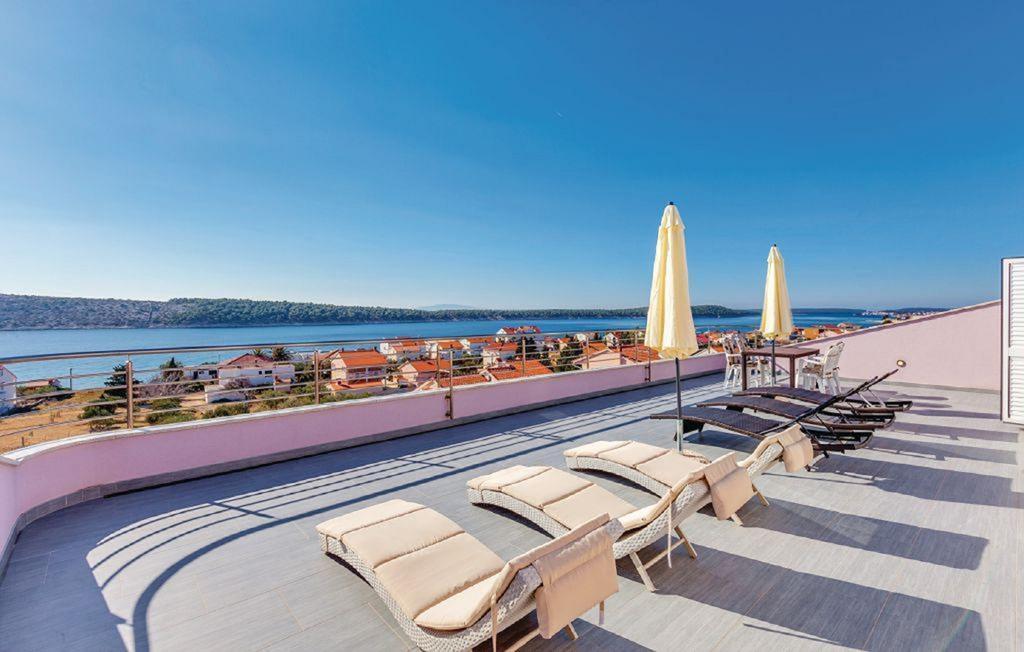 Apartments Host Barbat na Rabu Екстер'єр фото